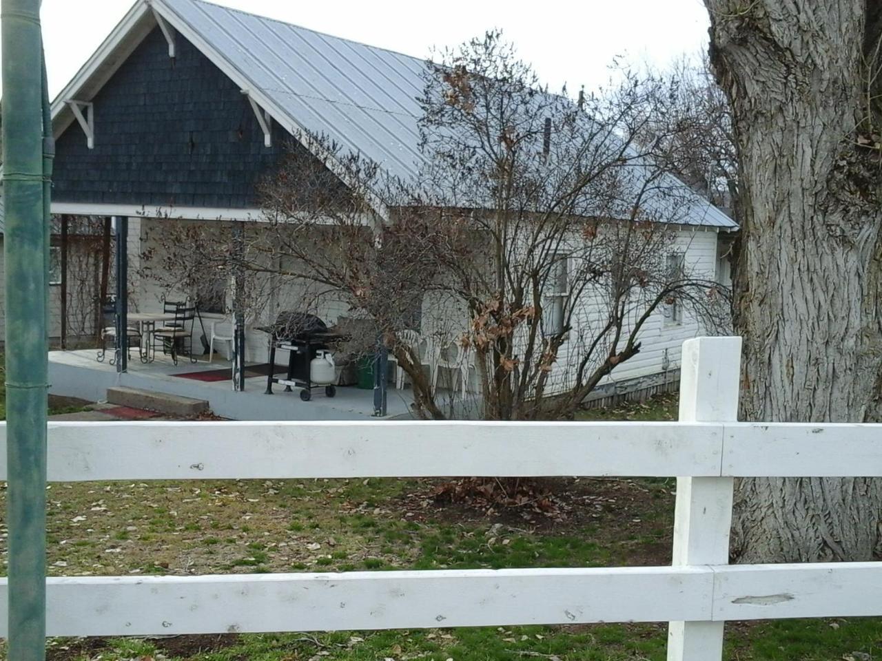 River Bend Motel Llc Spray Exterior photo